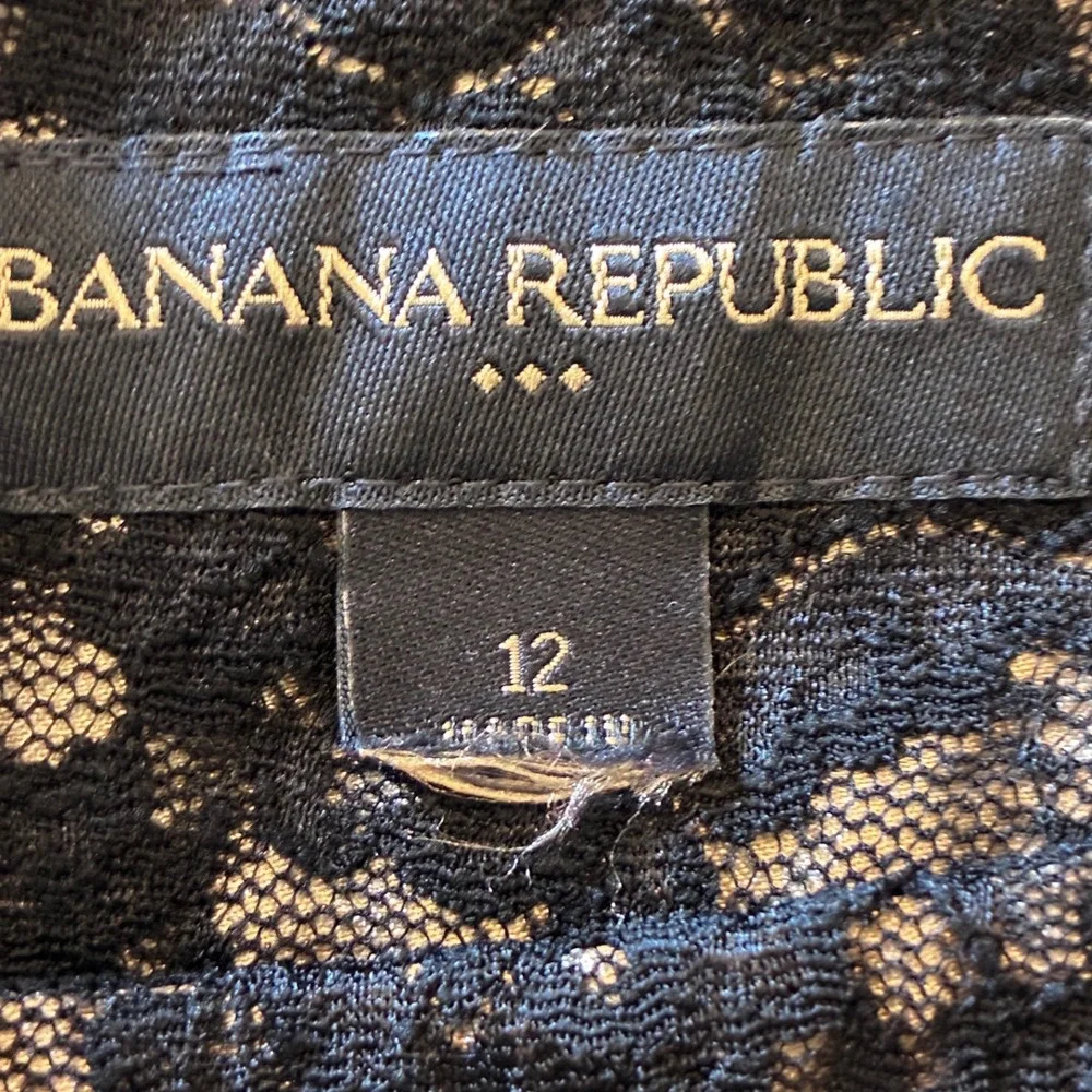 Banana Republic Black Lace Pencil Skirt Size 12 Lined Stretch Floral Scallop Hem